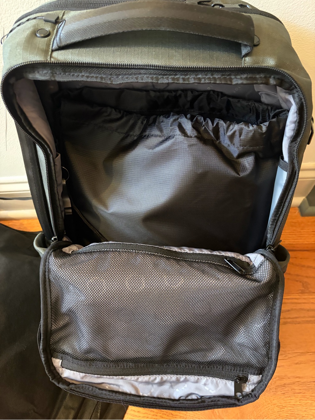 Solgaard Endeavor 2.0 (Venture) Backpack With Closet Large Grenada Green Nwt — image 5 of 8